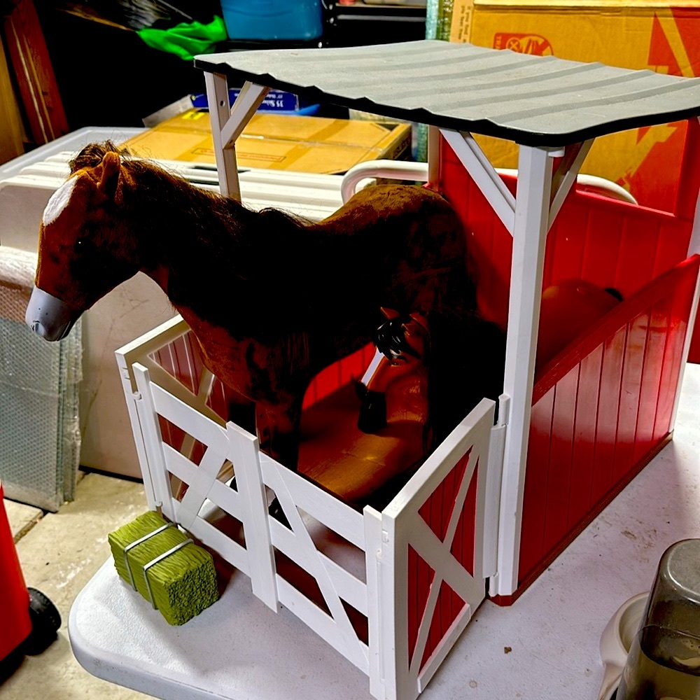 Barn and three horses, these are in good condition. - Picture 4 of 5